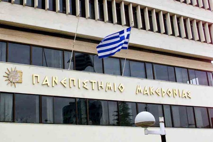 Ο… όρκος αριστείας του ΠΑΜΑΚ και η ενόχληση του υπουργείου Παιδείας κατόπιν υπόδειξης των ΕΑΑΚ